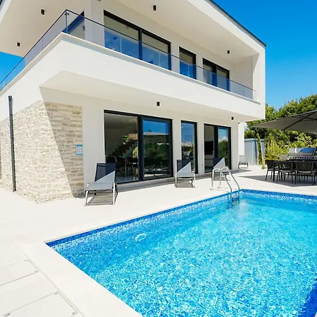 By Interhome Villa